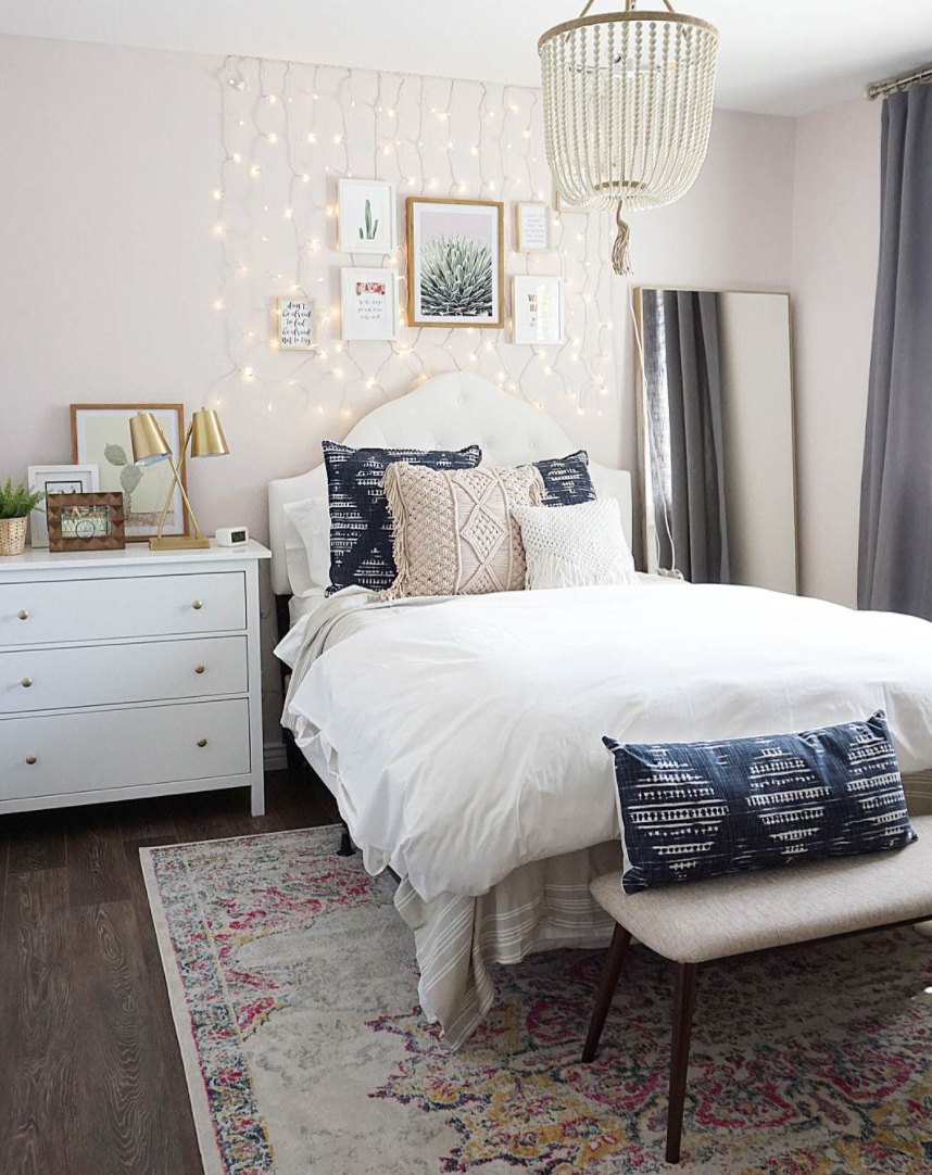 boho teen bedroom with fairy lights